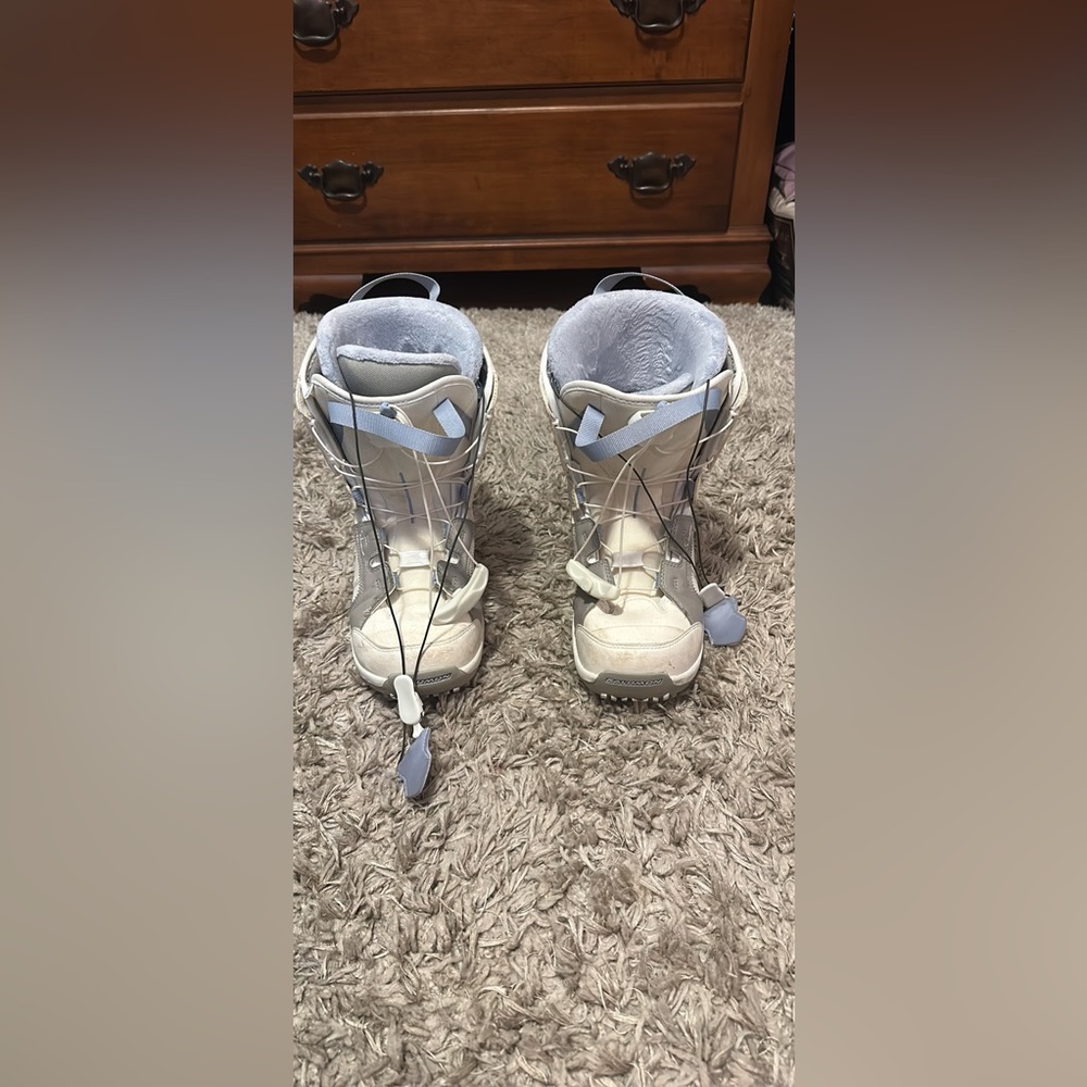 Women’s Salomon snowboarding boots